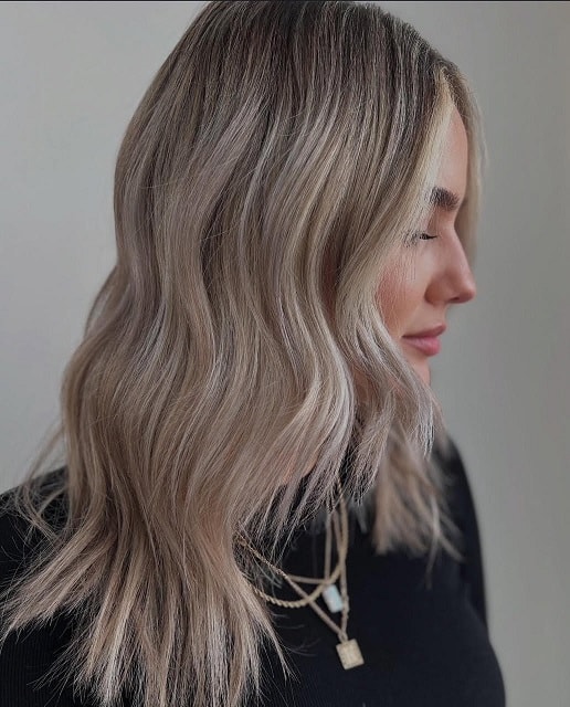 Icy blonde dimensional waves with dark roots — Salon Fiorella